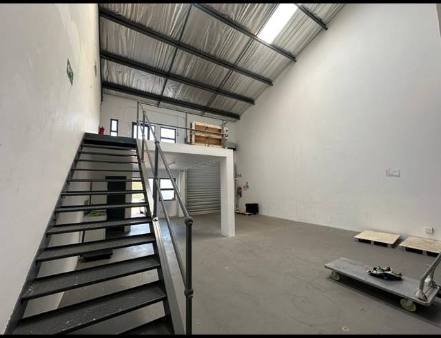 146M² WAREHOUSE TO LET IN KYALAMI